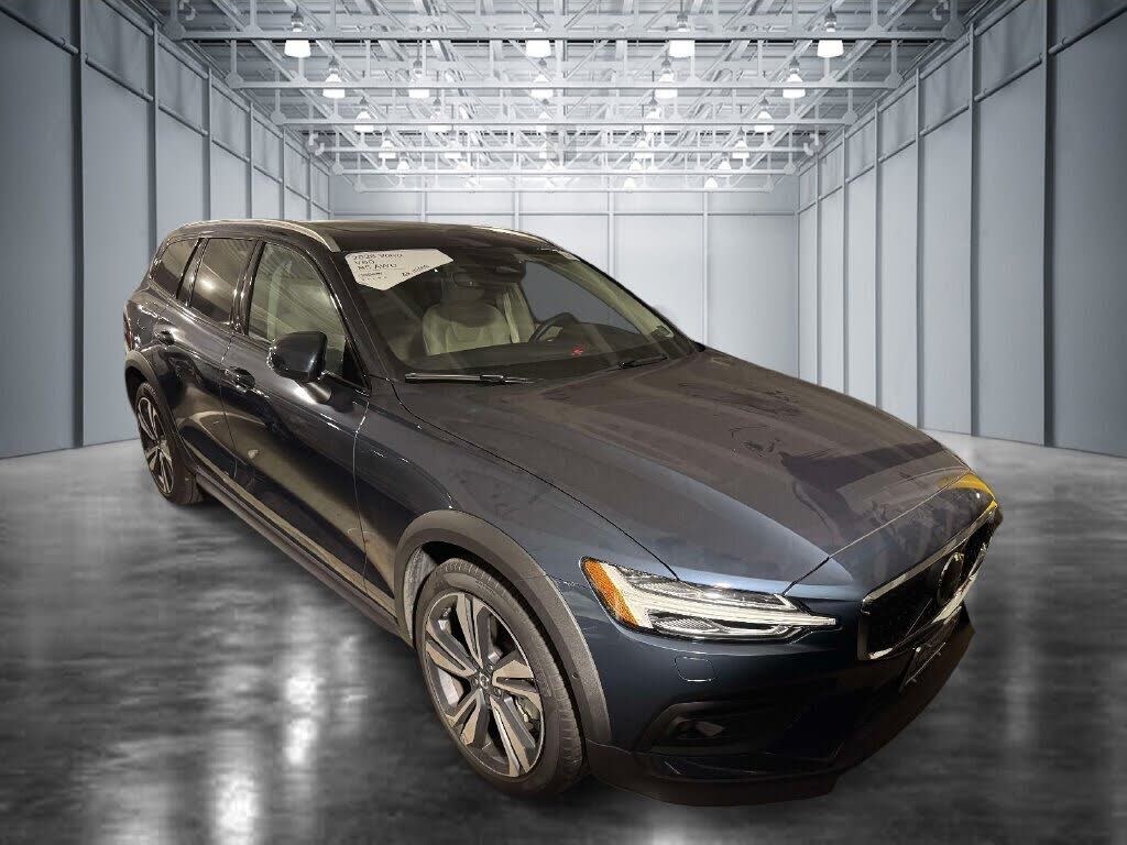 2026 VOLVO V60CC