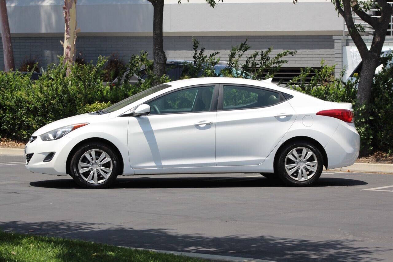 2011 HYUNDAI Elantra