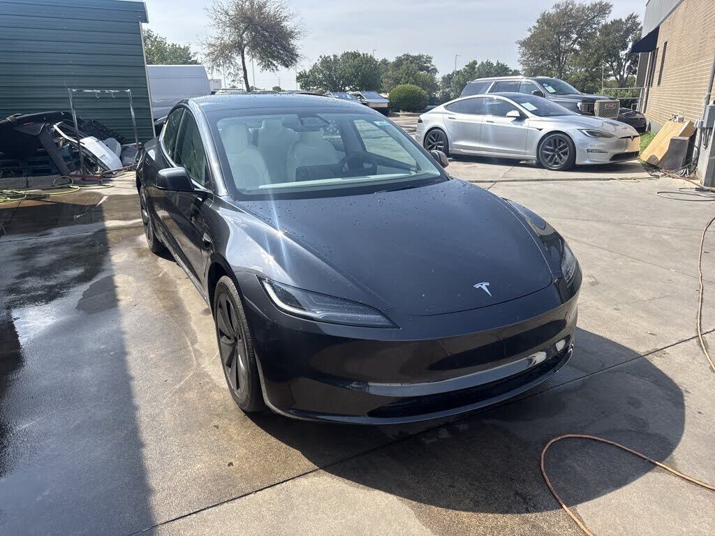 2025 TESLA Model 3