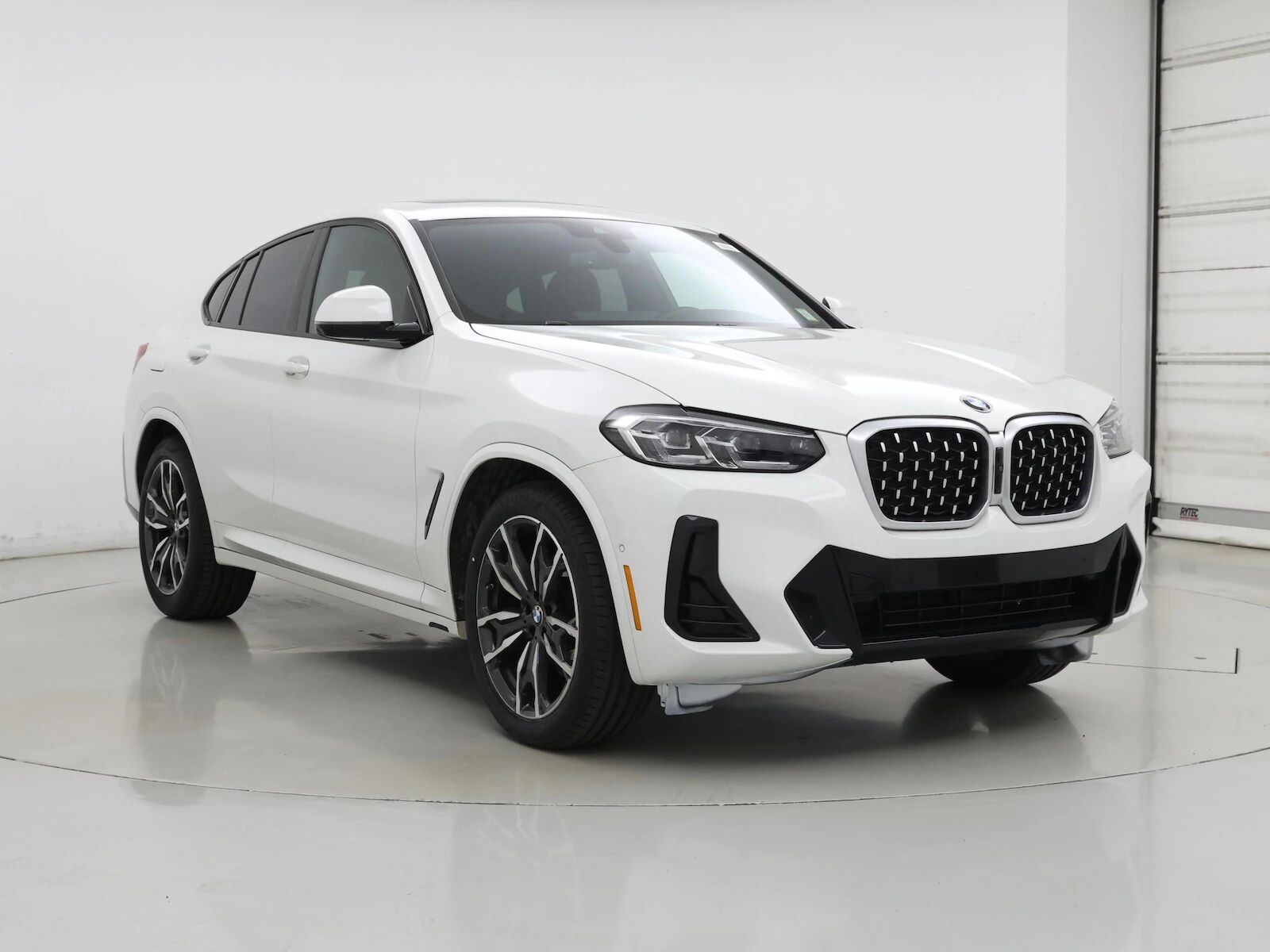 2023 BMW X4
