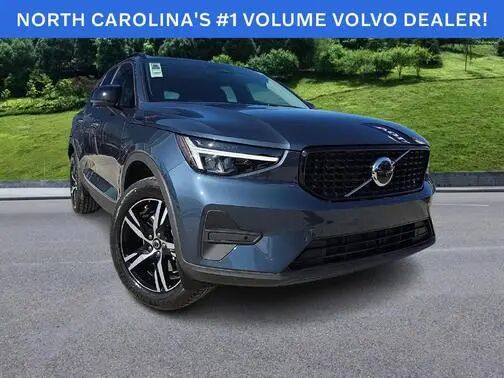 2026 VOLVO XC40