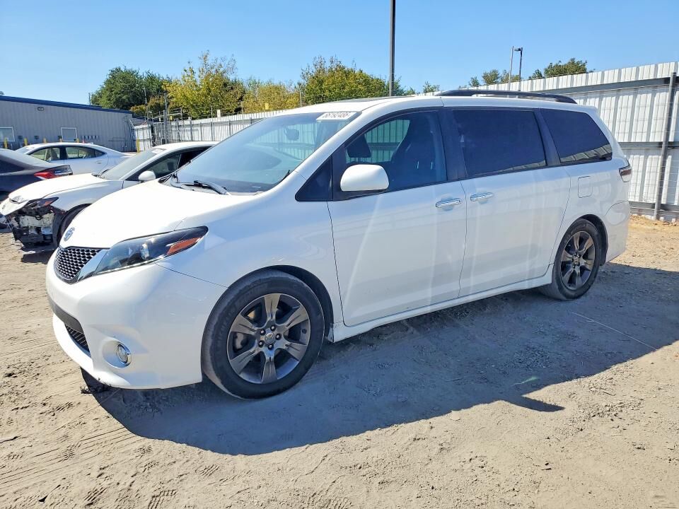 2016 TOYOTA Sienna