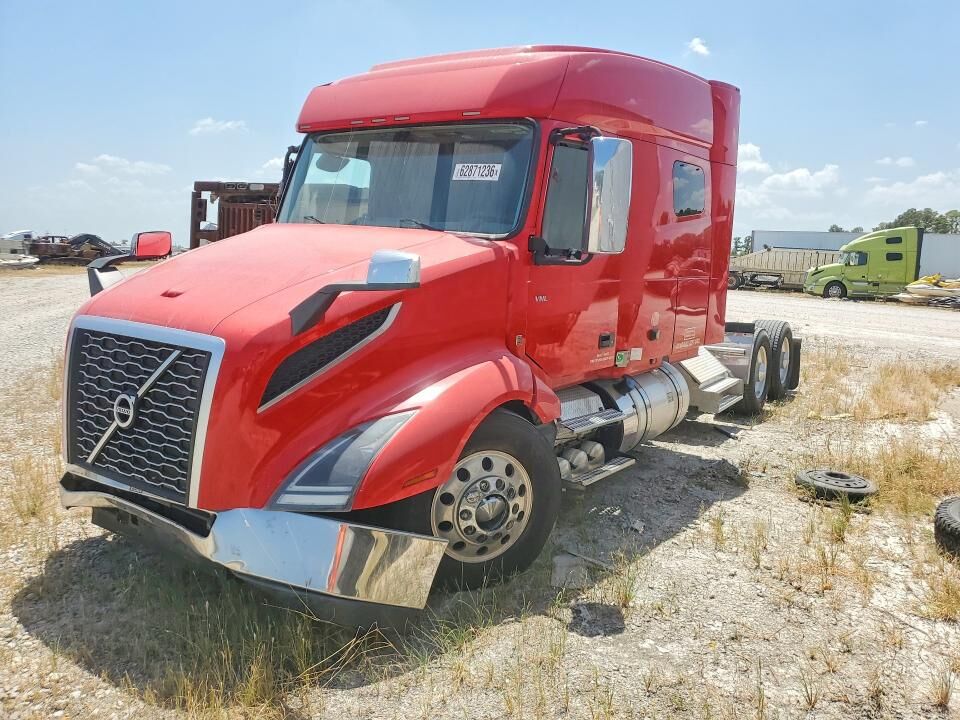 2022 VOLVO TRUCK VNL
