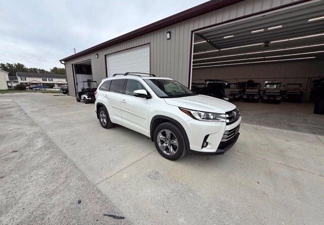 2017 TOYOTA Highlander