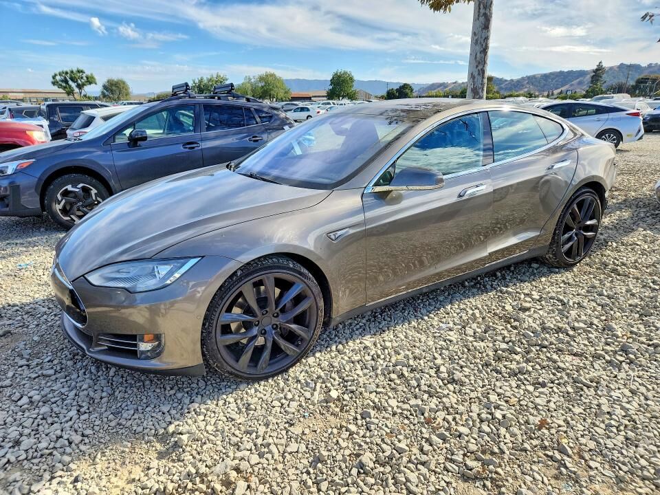 2015 TESLA Model S