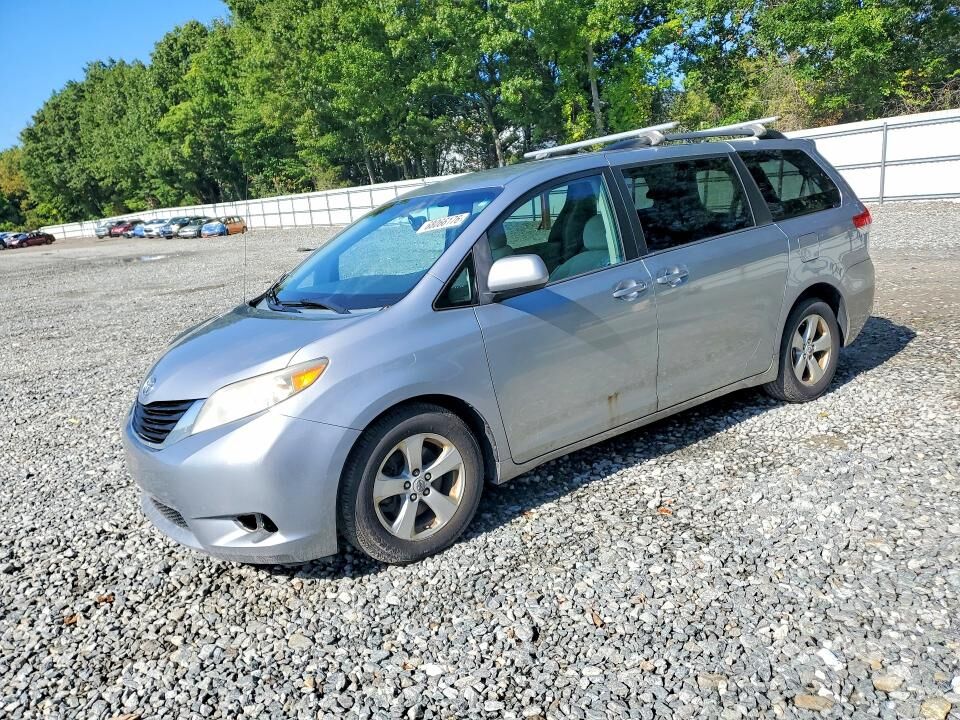 2012 TOYOTA Sienna