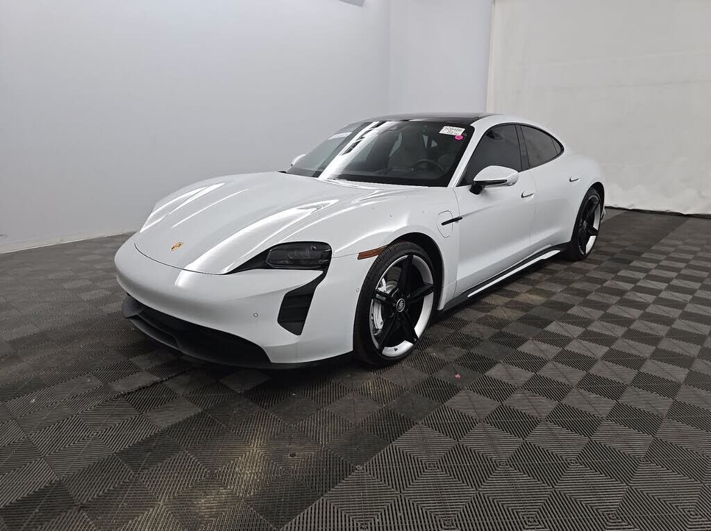 2024 PORSCHE Taycan