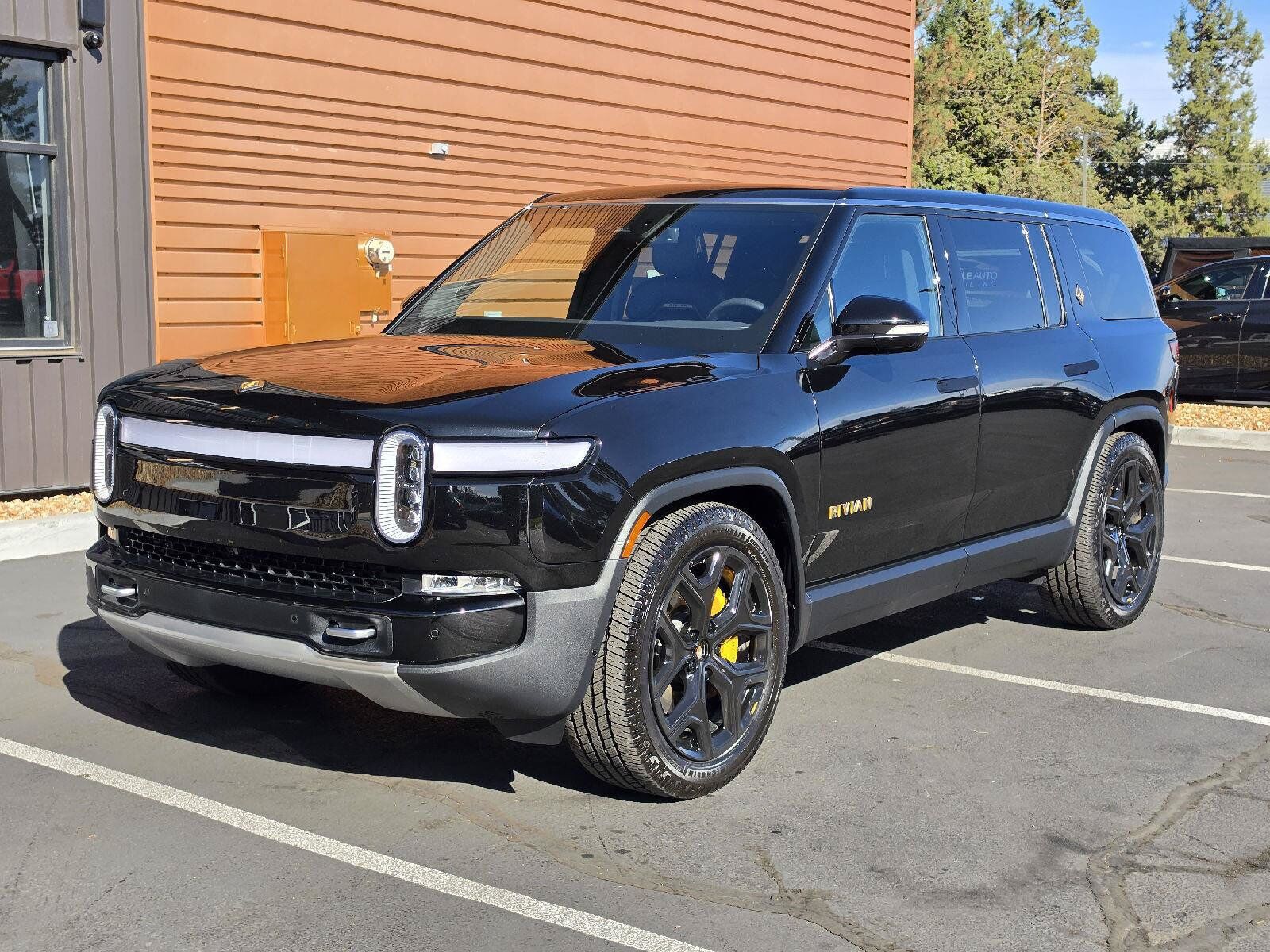 2023 RIVIAN R1S