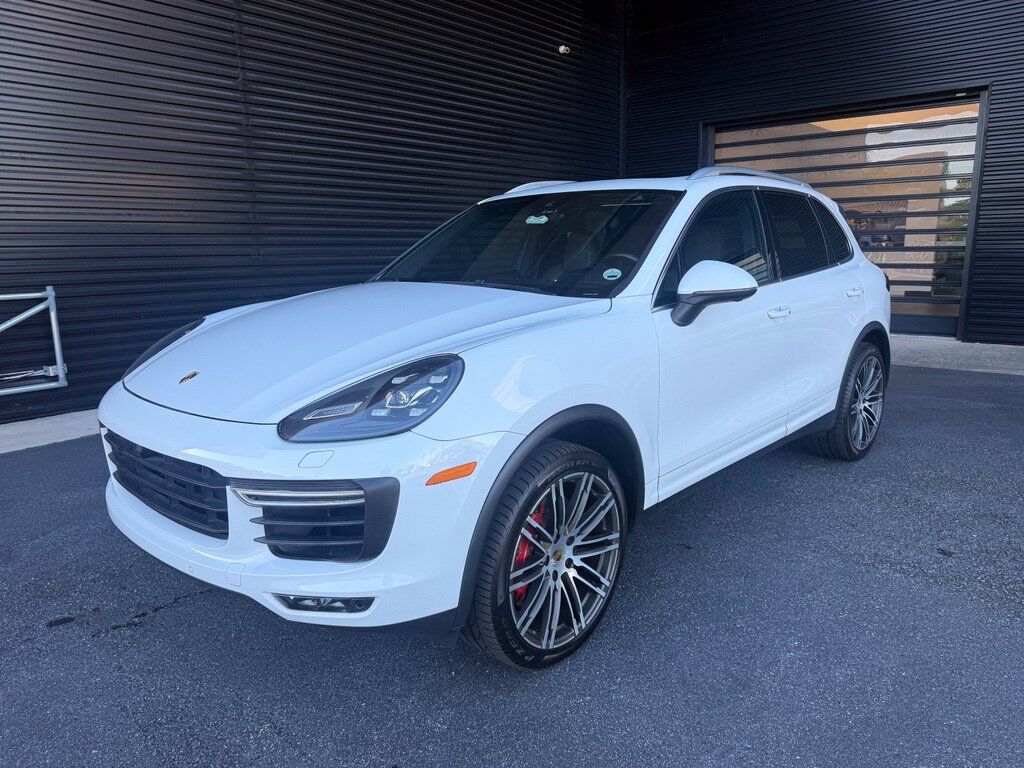 2017 PORSCHE Cayenne