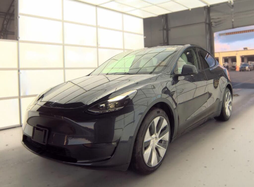 2024 TESLA Model Y