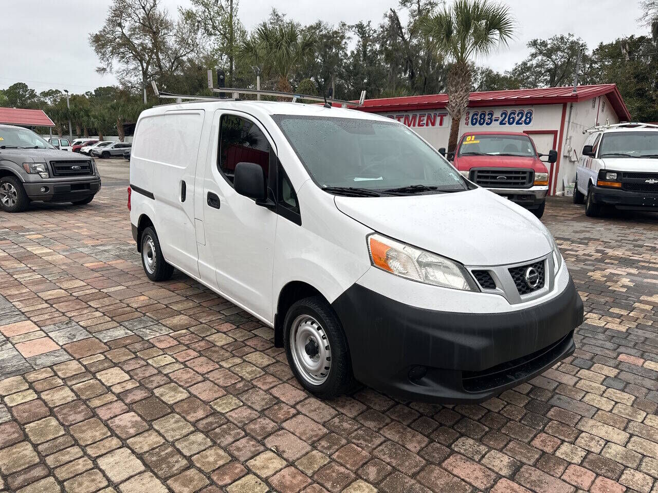 2017 NISSAN NV200