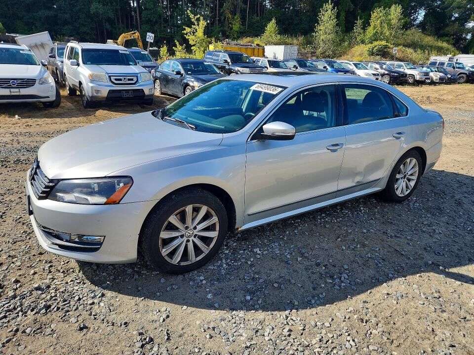 2013 VOLKSWAGEN Passat