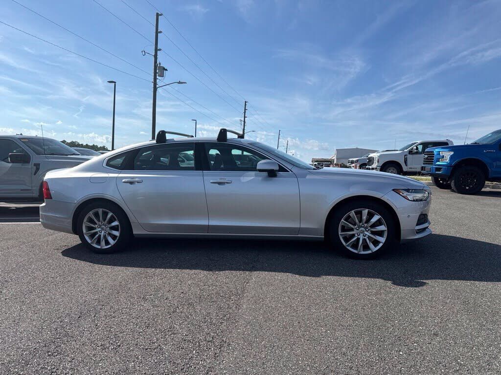 2018 VOLVO S90
