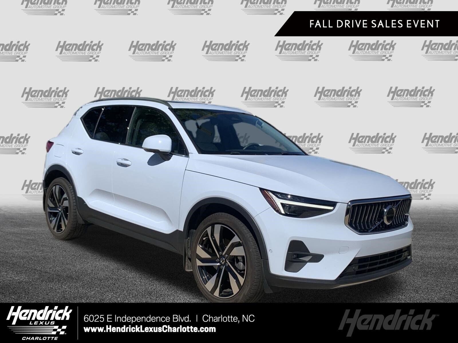 2024 VOLVO XC40