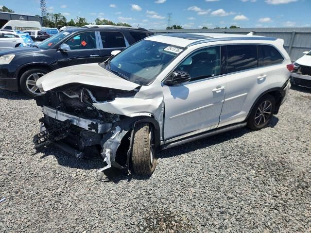 2017 TOYOTA Highlander