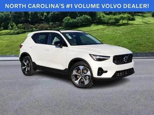 2026 VOLVO XC40