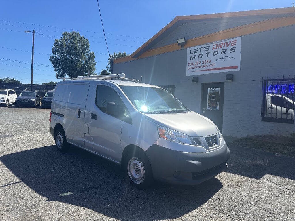 2017 NISSAN NV200
