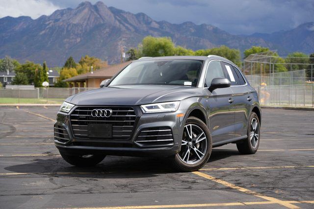 2020 AUDI Q5 e