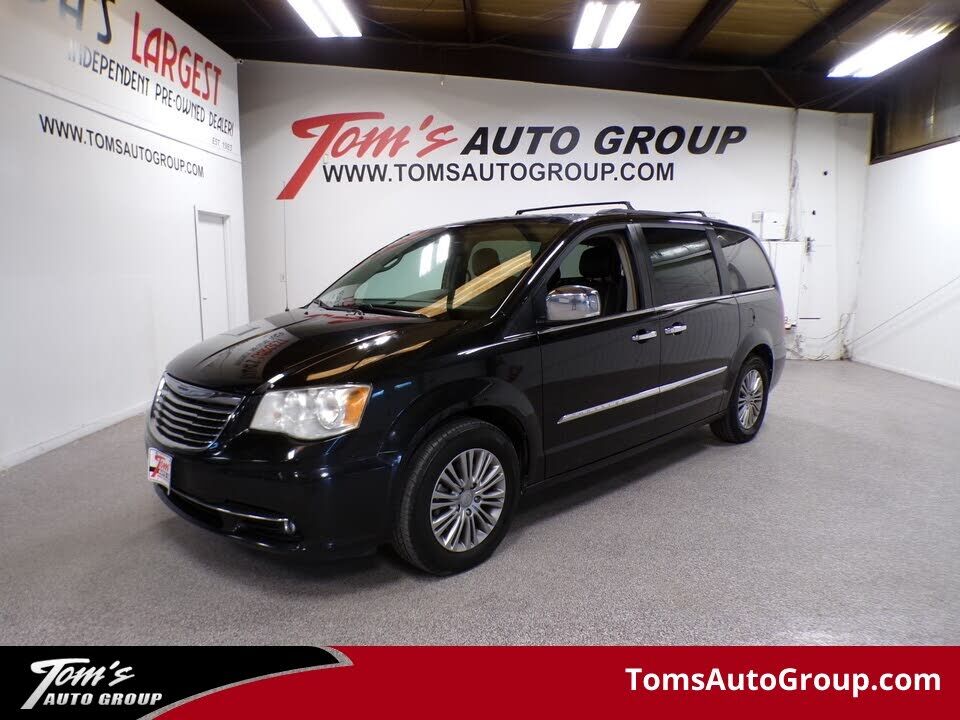 2014 CHRYSLER Town and Country