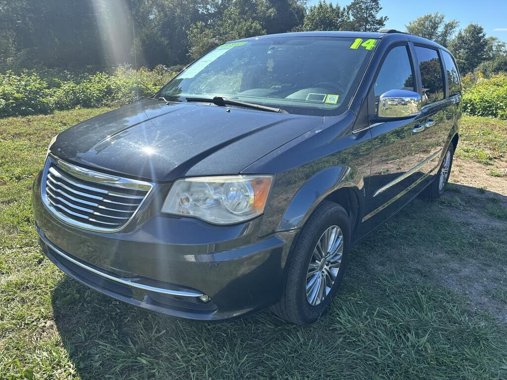 2014 CHRYSLER Town and Country