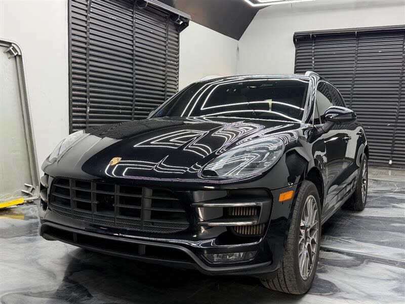2017 PORSCHE Macan