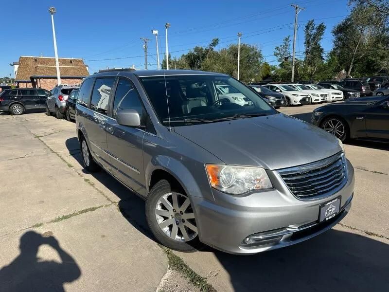 2014 CHRYSLER Town and Country