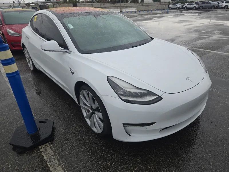 2018 TESLA Model 3