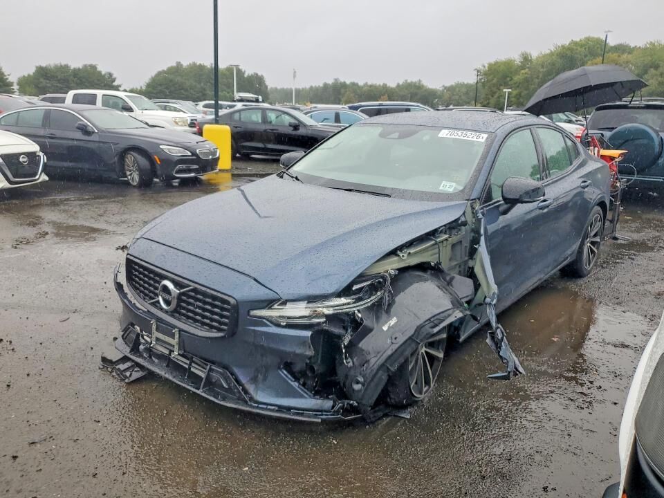 2022 VOLVO S60