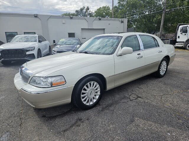 2004 LINCOLN Town Car
