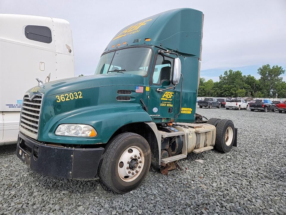 2017 MACK CXU