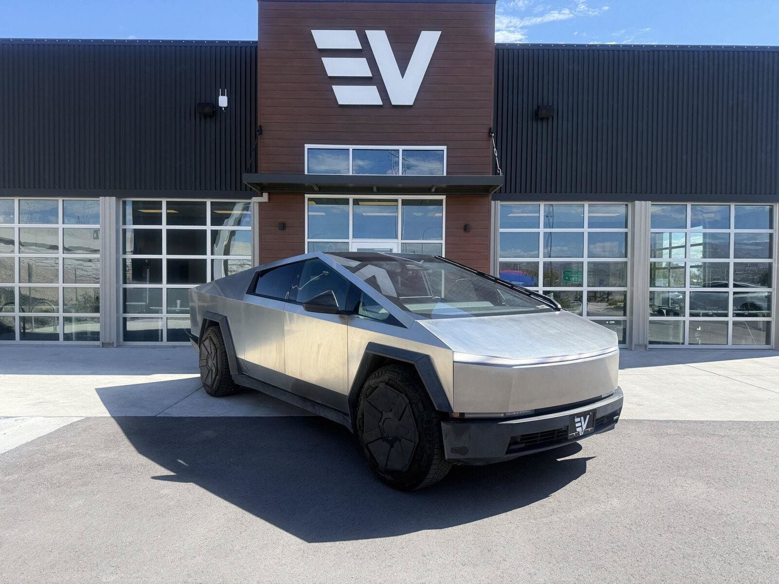 2024 TESLA Cybertruck