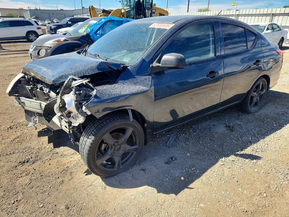 2015 NISSAN Versa