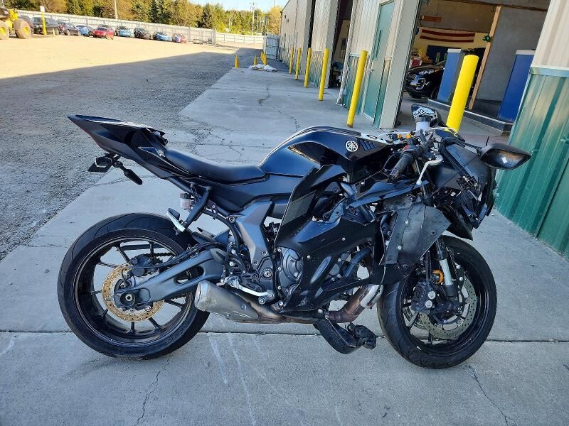 2025 YAMAHA YZF
