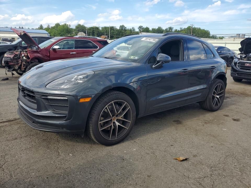 2025 PORSCHE Macan