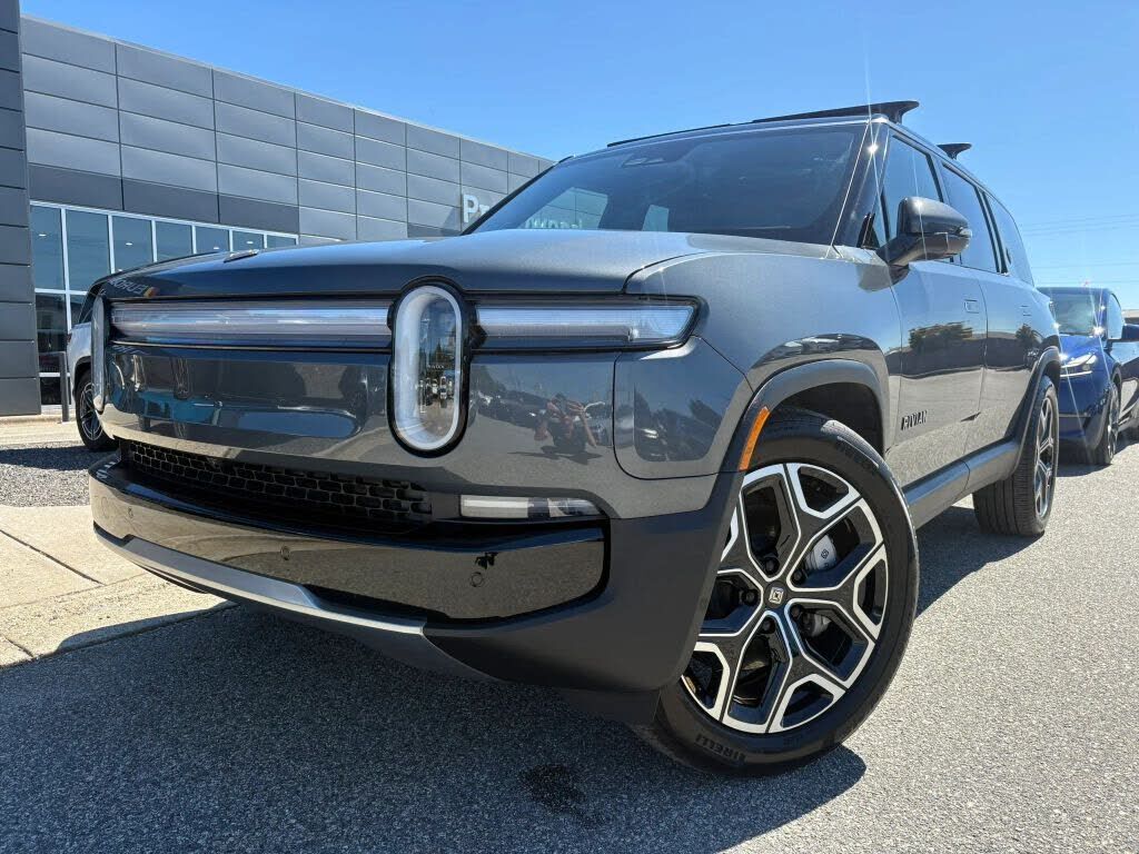 2025 RIVIAN R1S