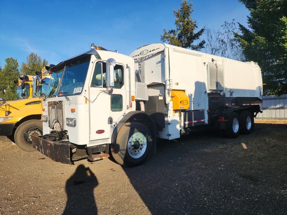 2009 PETERBILT 320
