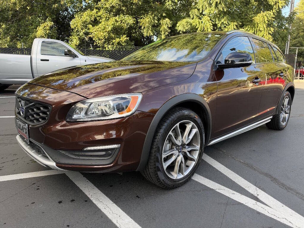 2017 VOLVO V60CC