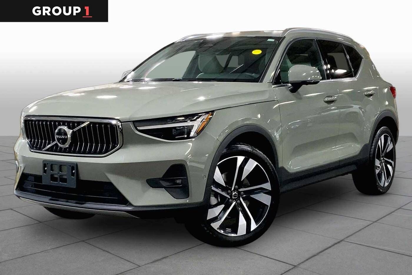 2024 VOLVO XC40
