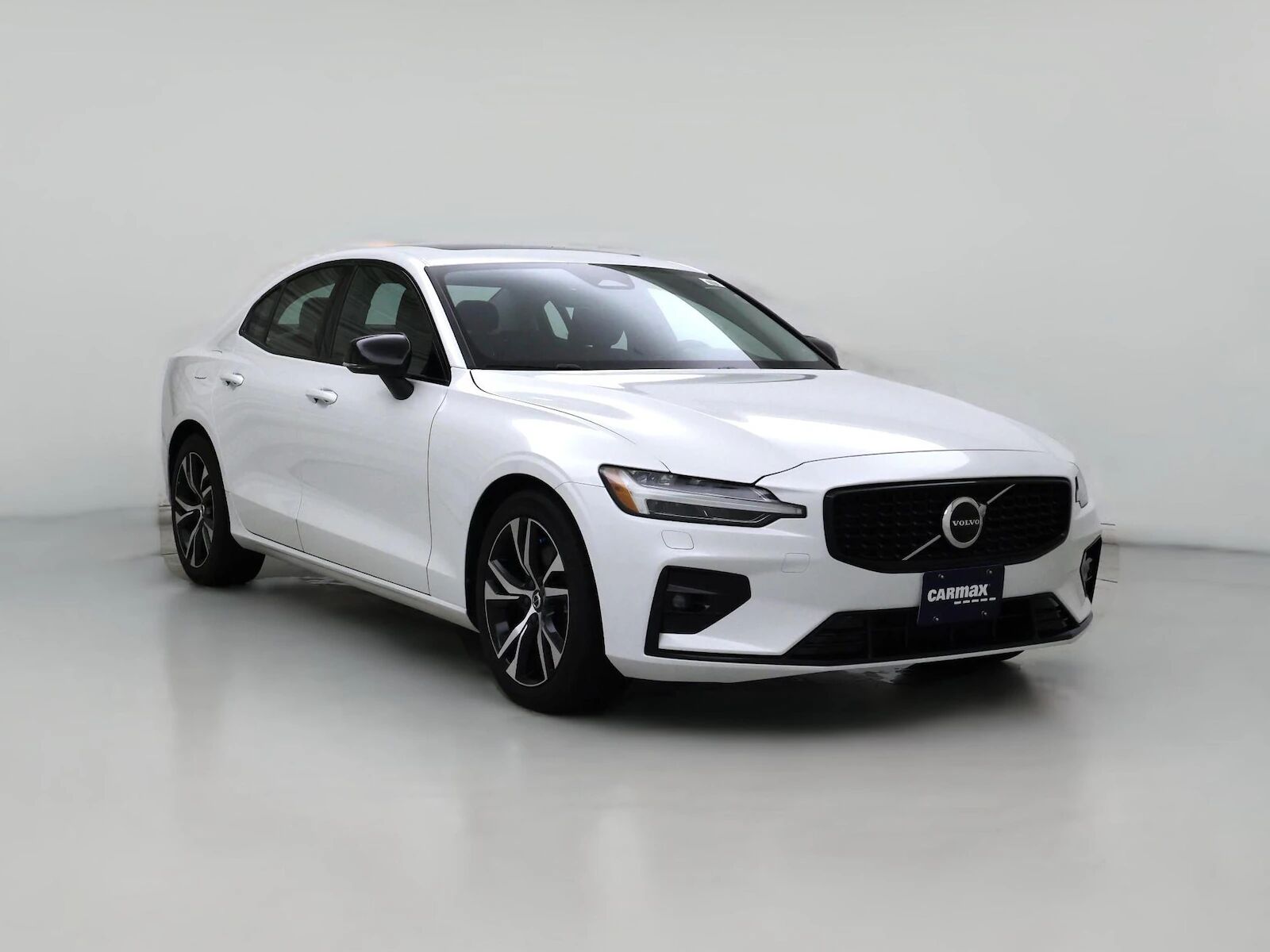 2025 VOLVO S60