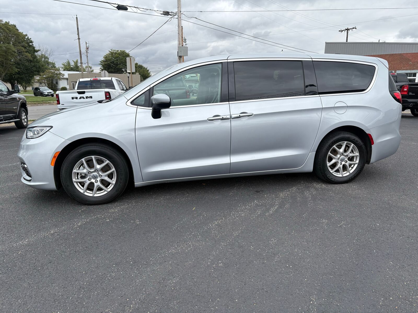 2023 CHRYSLER Pacifica