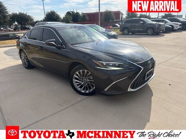 2025 LEXUS ES