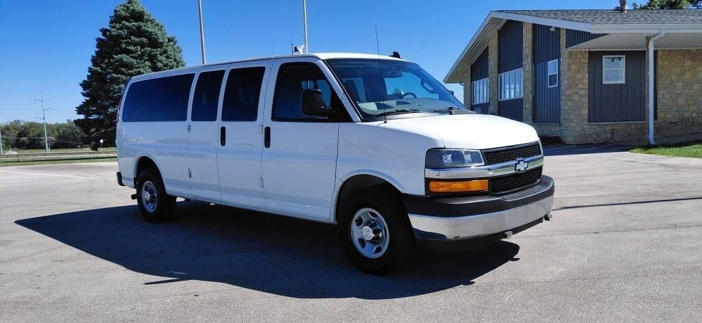 2017 CHEVROLET Express