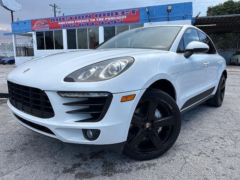 2017 PORSCHE Macan