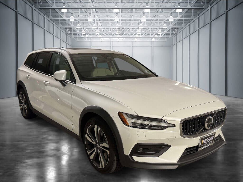 2026 VOLVO V60CC