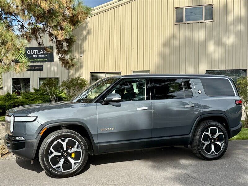 2023 RIVIAN R1S