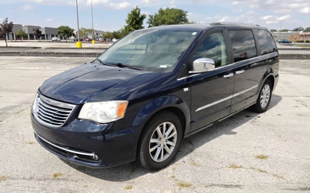 2014 CHRYSLER Town and Country