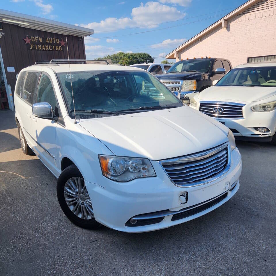 2015 CHRYSLER Town and Country