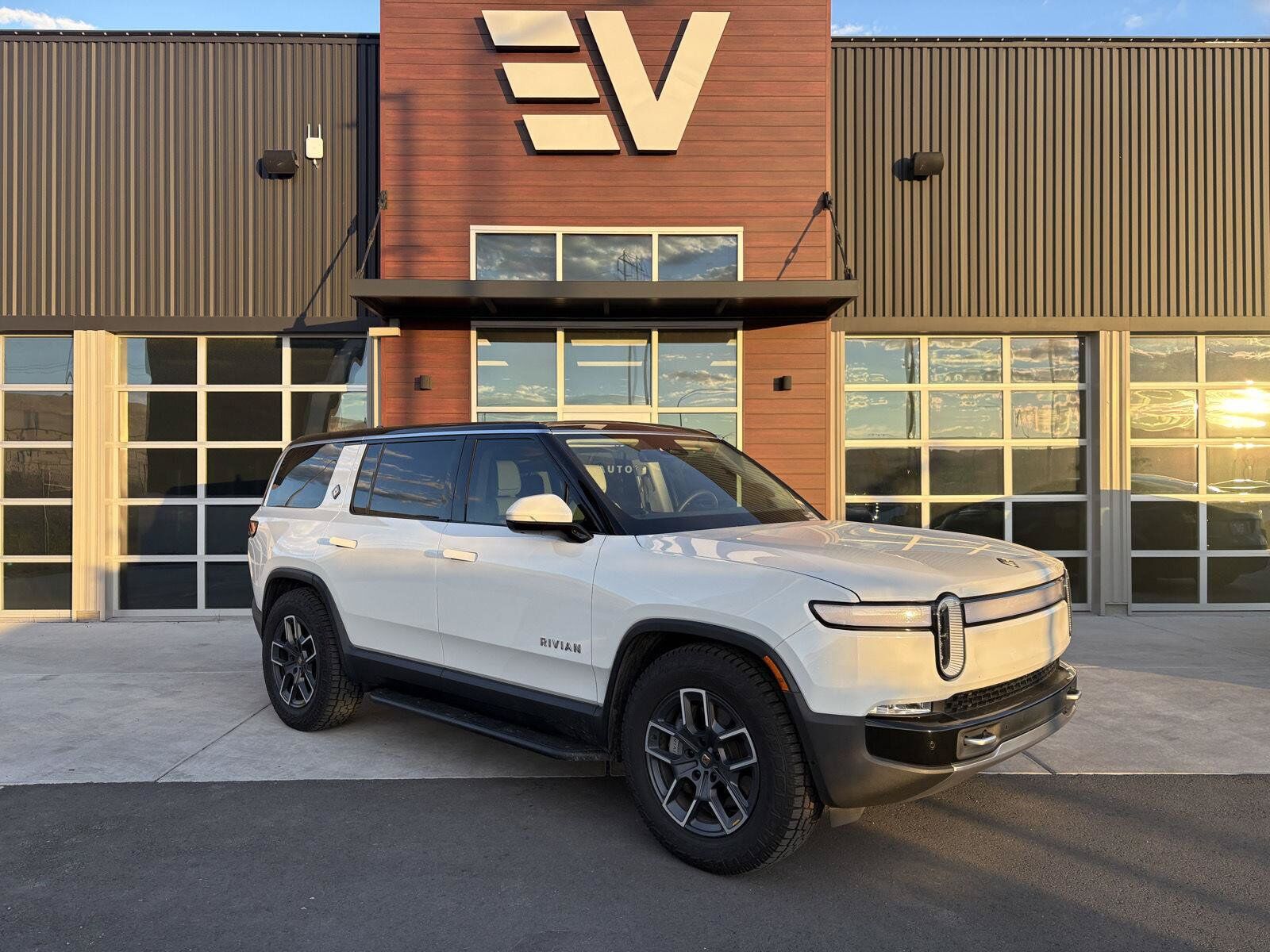 2024 RIVIAN R1S
