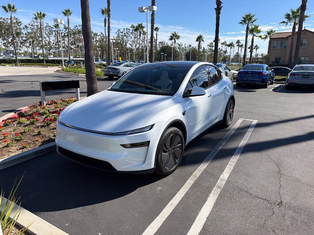 2026 TESLA Model Y