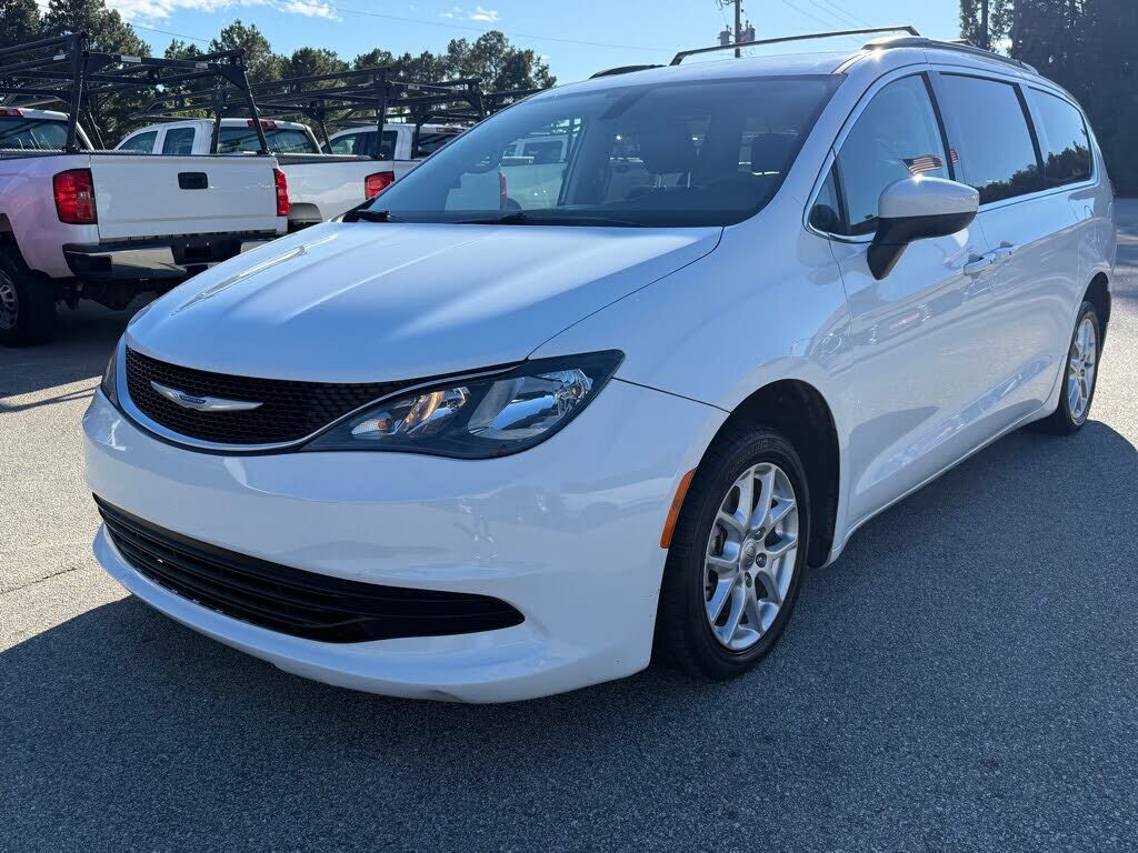 2020 CHRYSLER Voyager